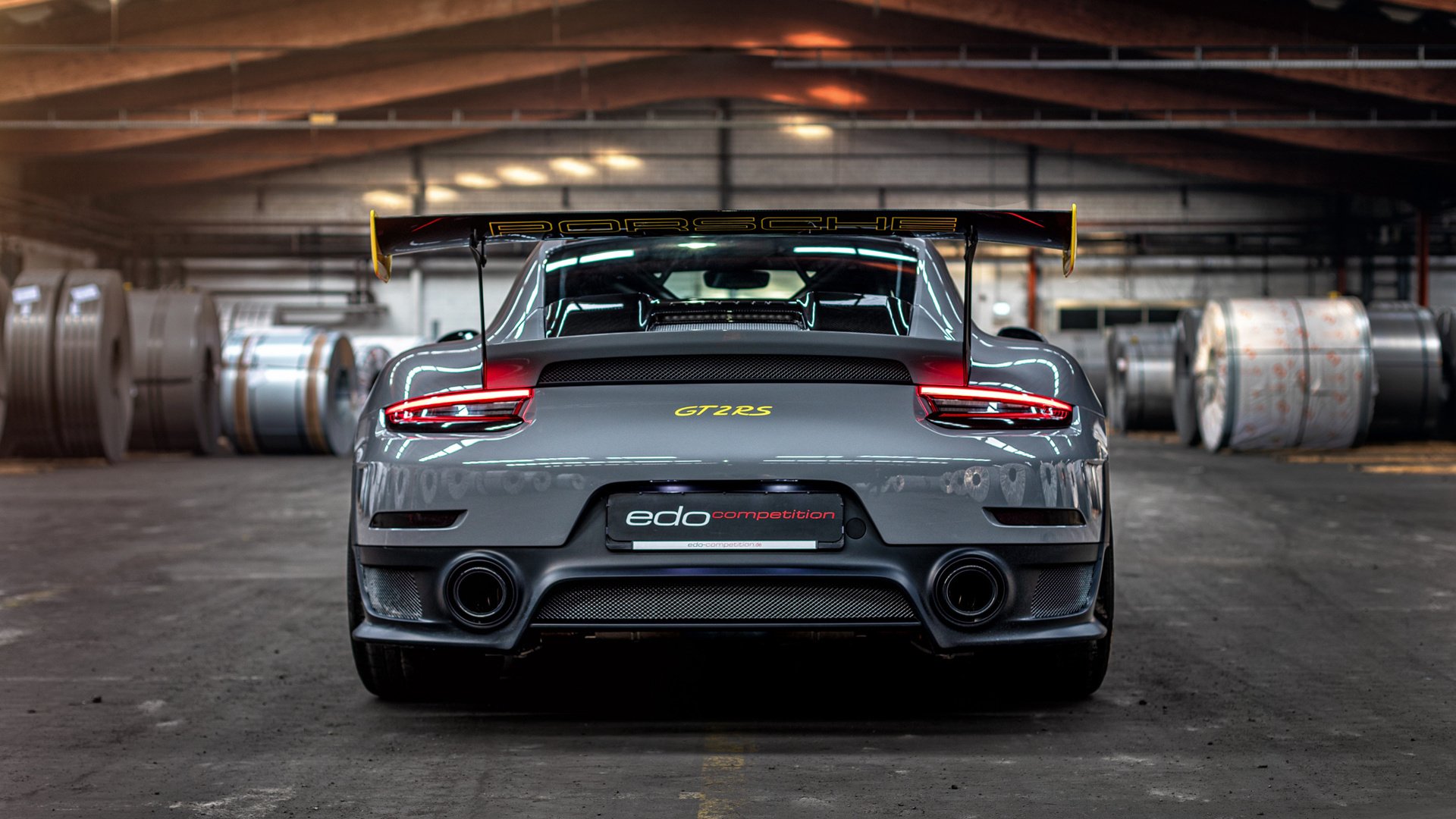 伊朗球员自带羊毛披肩登场，被赞“中东骑士”，伊朗国家队队服