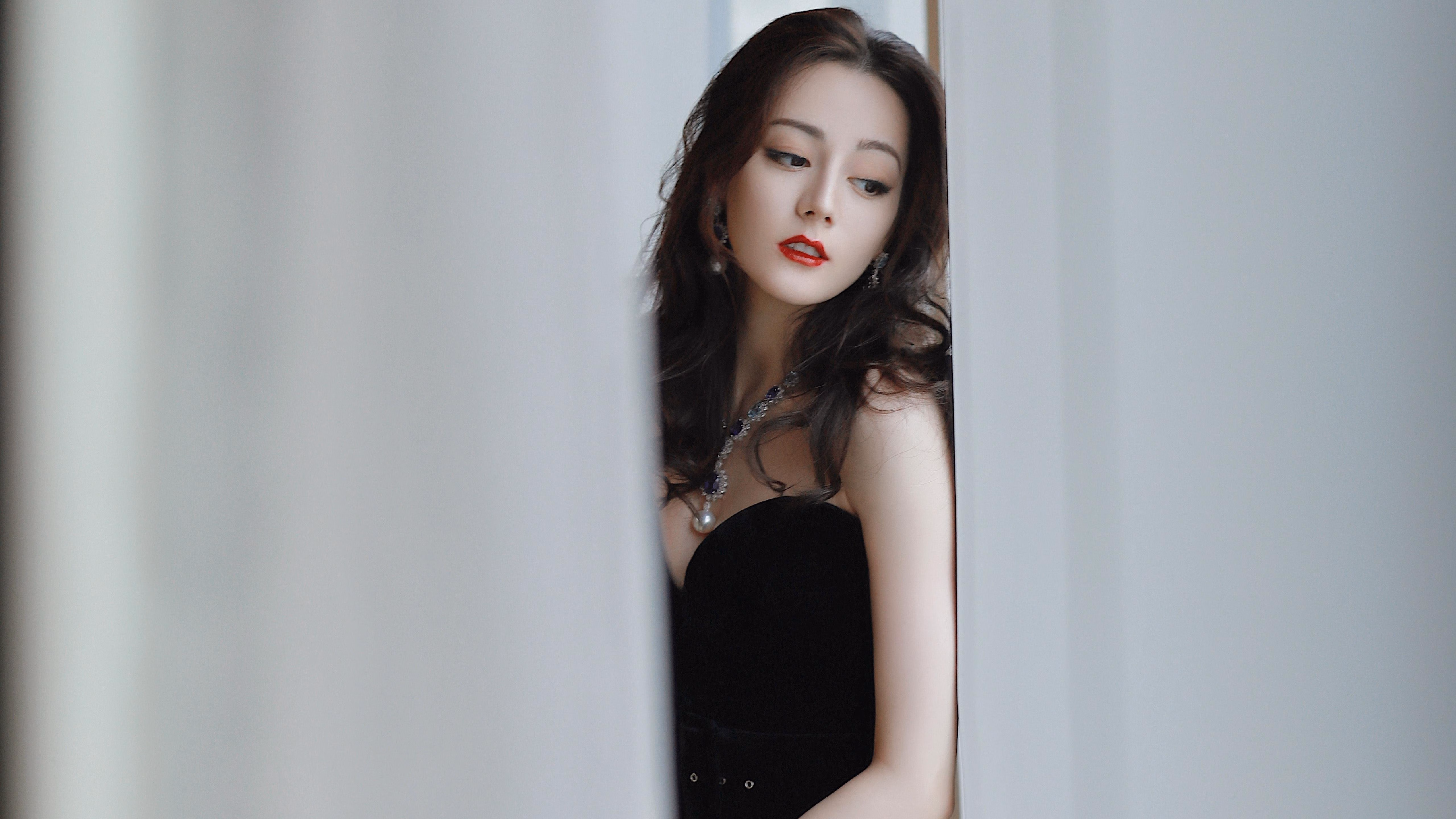 巴塞罗那2-2战平皇马，莱万和莫拉塔各入一球，巴塞罗那绝杀皇马